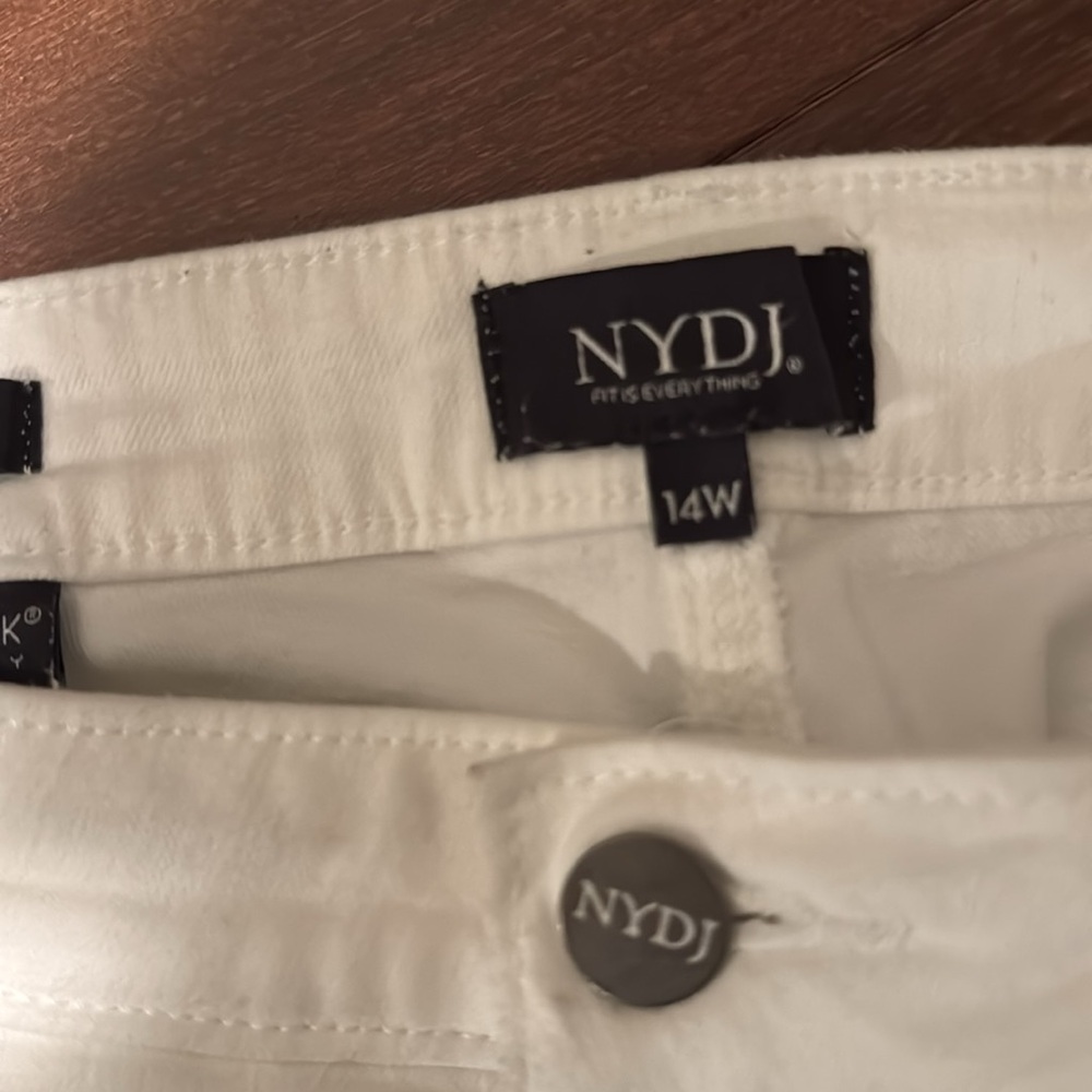 NYDJ 🎉HP🎉white bootcut Flare jeans with lift tuck technology. - Picture 2 of 7